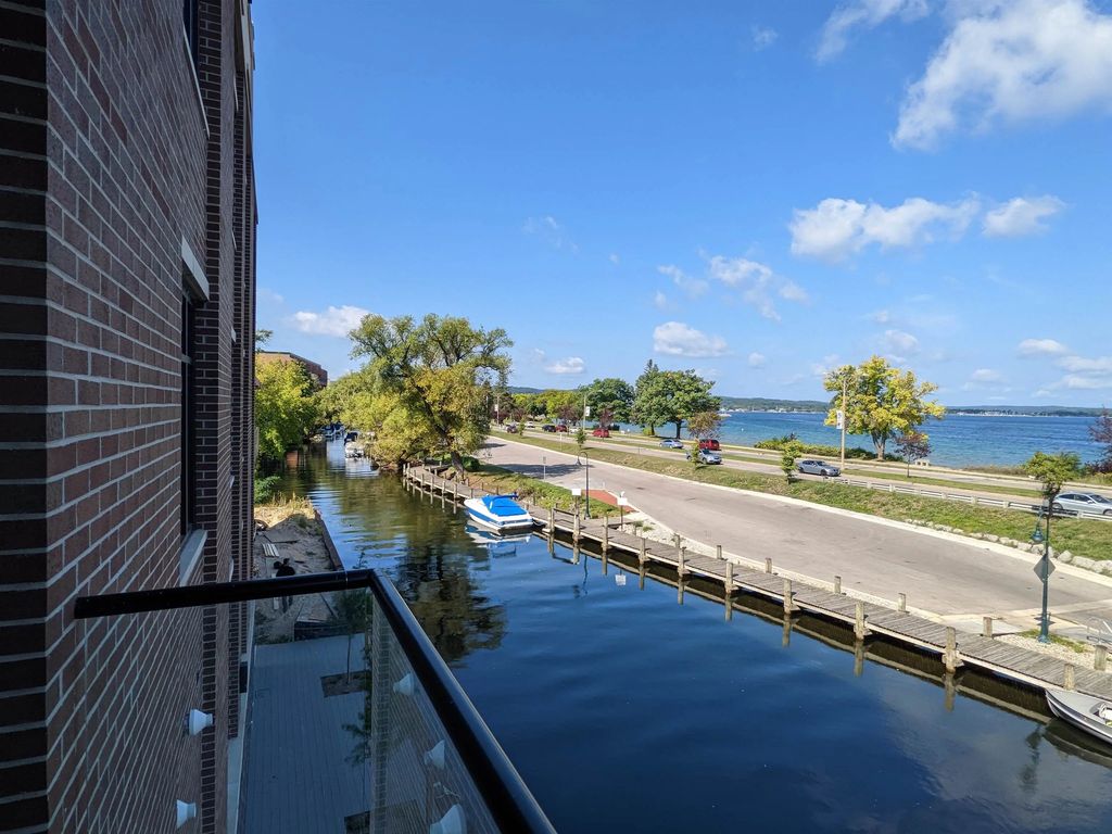 415 E Front Street, TraverseCityCity_GrandTraverse
