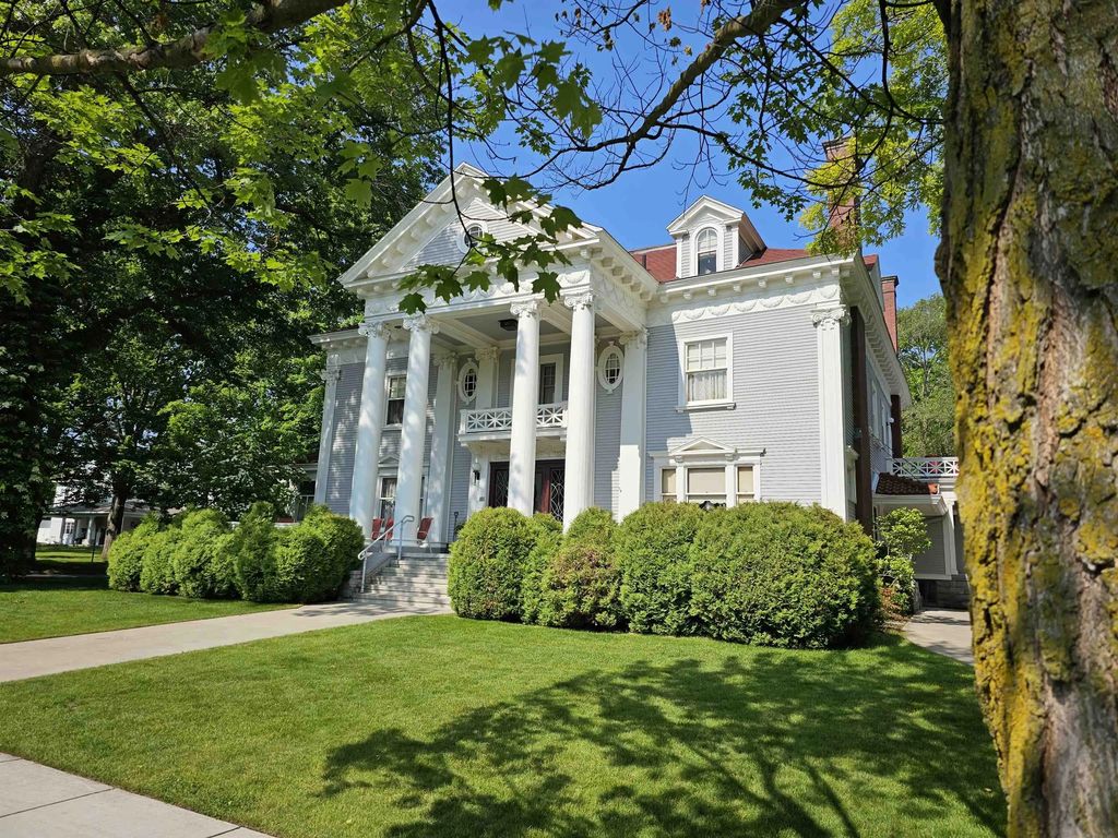 230 Wellington, TraverseCityCity_GrandTraverse