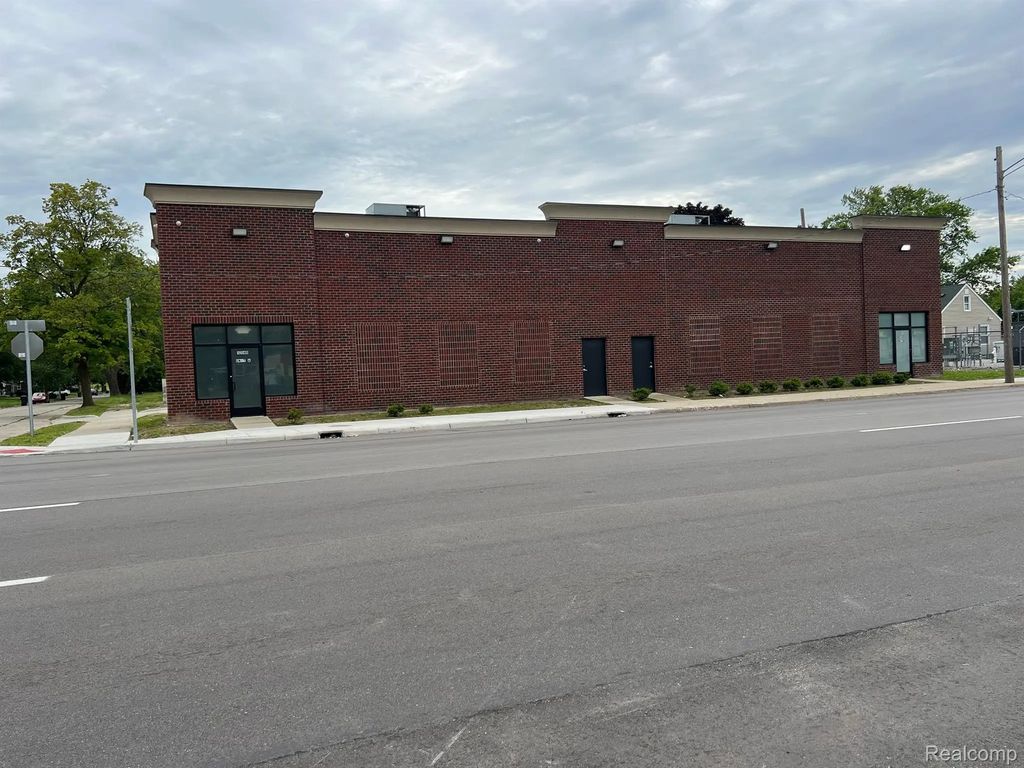 5540 E 8 Mile Road E, DetroitCity_Wayne
