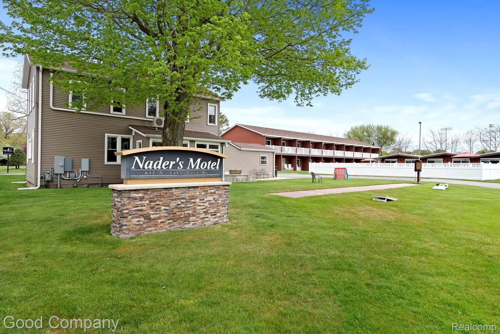 612 N Lakeshore Drive, LudingtonCity_Mason