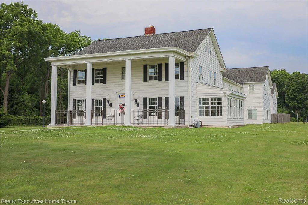 9334 River Road, AlgonacCity_StClair