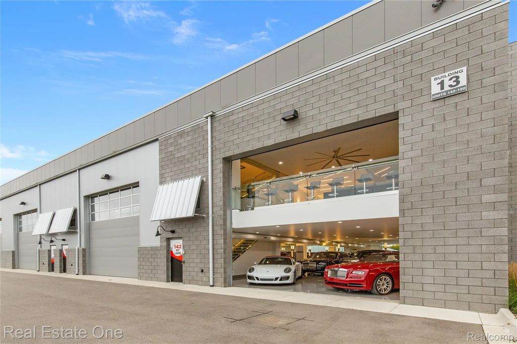 142 Pit Lane, PontiacCity_Oakland