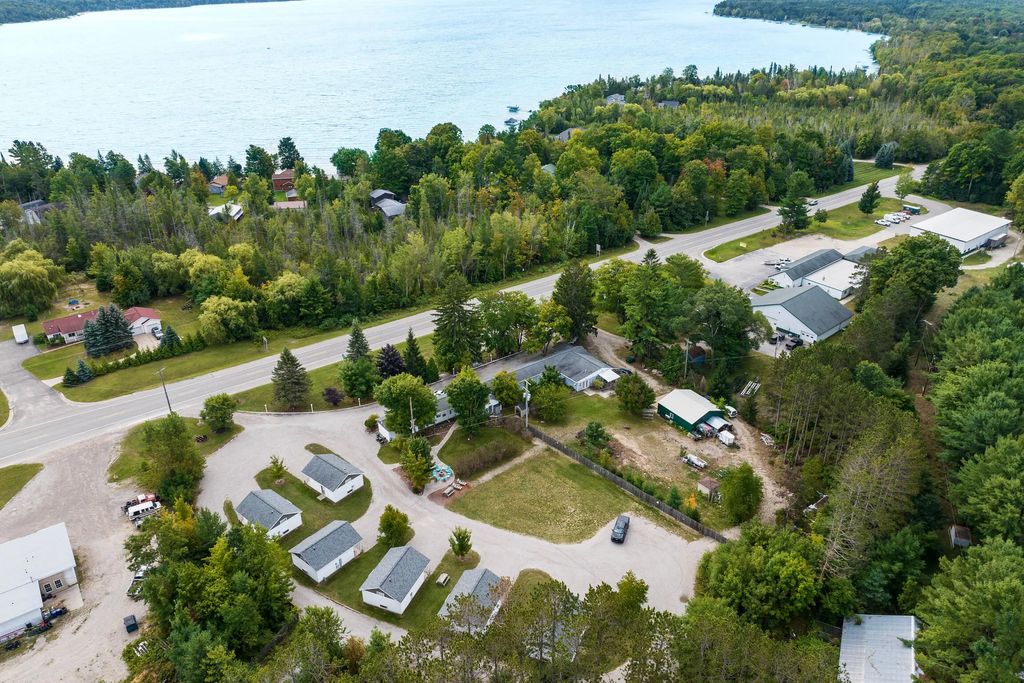 4871 Us Highway 31 N, TorchLakeTownship_Antrim