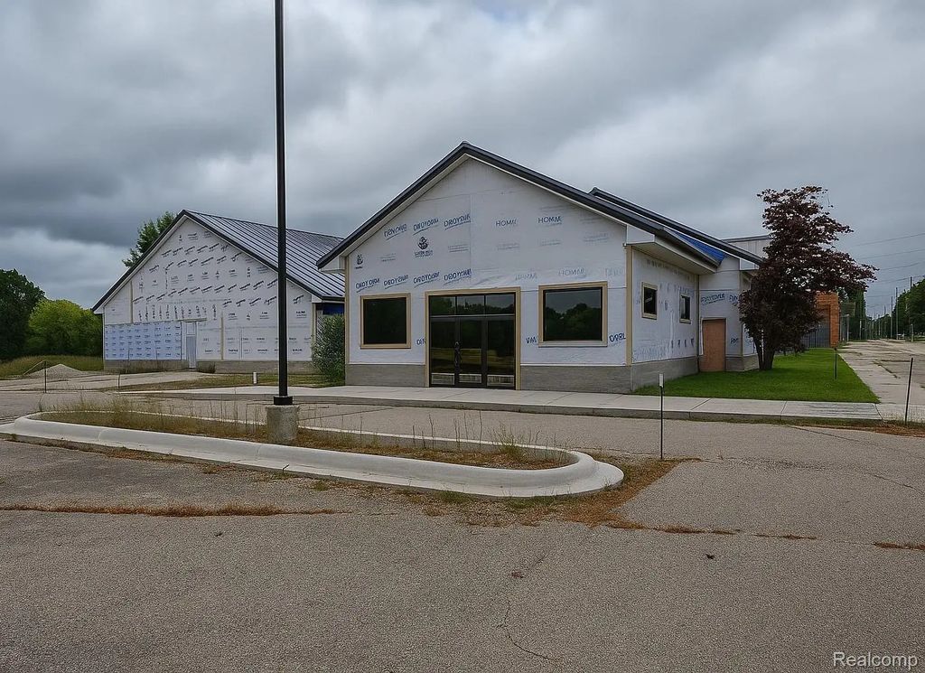 935 W M 36, PinckneyVillage_Livingston