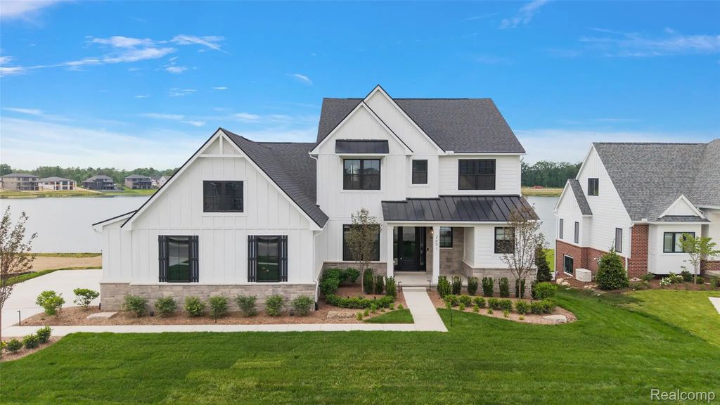 2691 Crystal Lake Drive, CommerceCharterTownship_Oakland