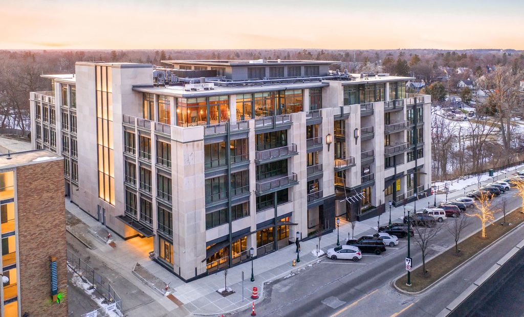 369 N Old Woodward Avenue 206, BirminghamCity_Oakland