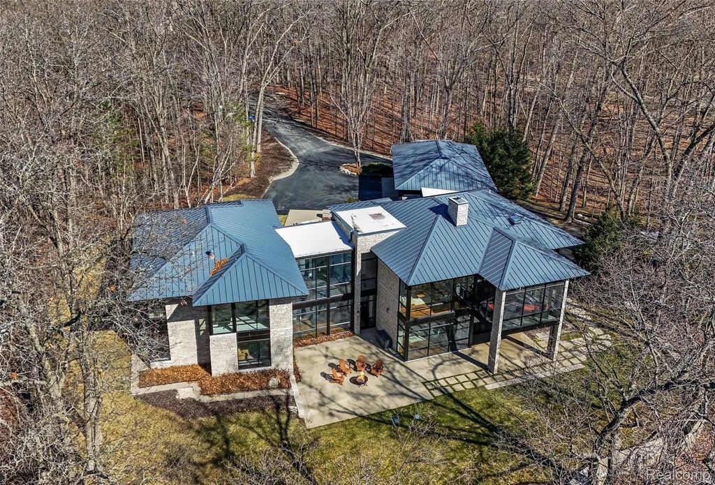 6956 Cooley Lake Road, WhiteLakeCharterTownship_Oakland