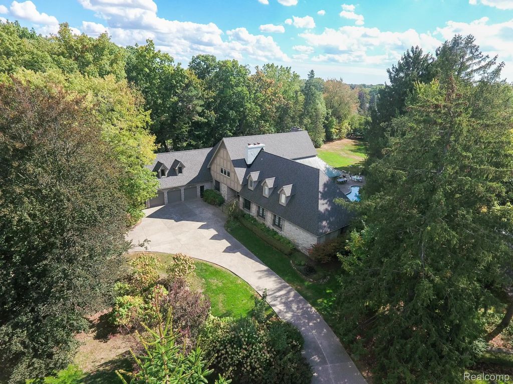 320 Cranbrook Court, BloomfieldHillsCity_Oakland