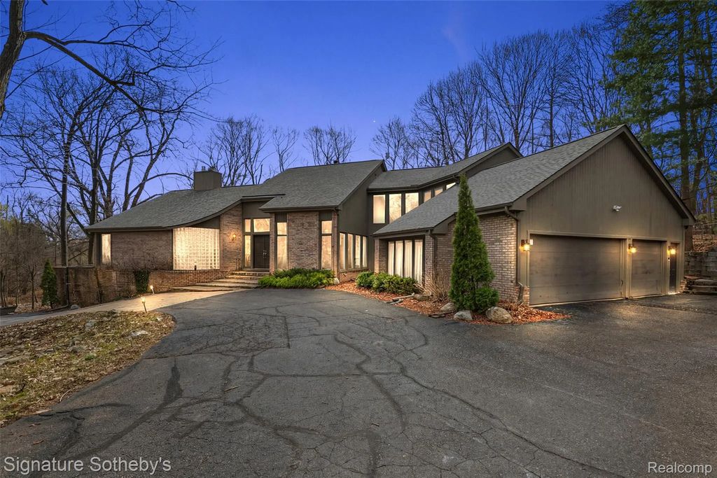 4650 Lahser Road, BloomfieldHillsCity_Oakland