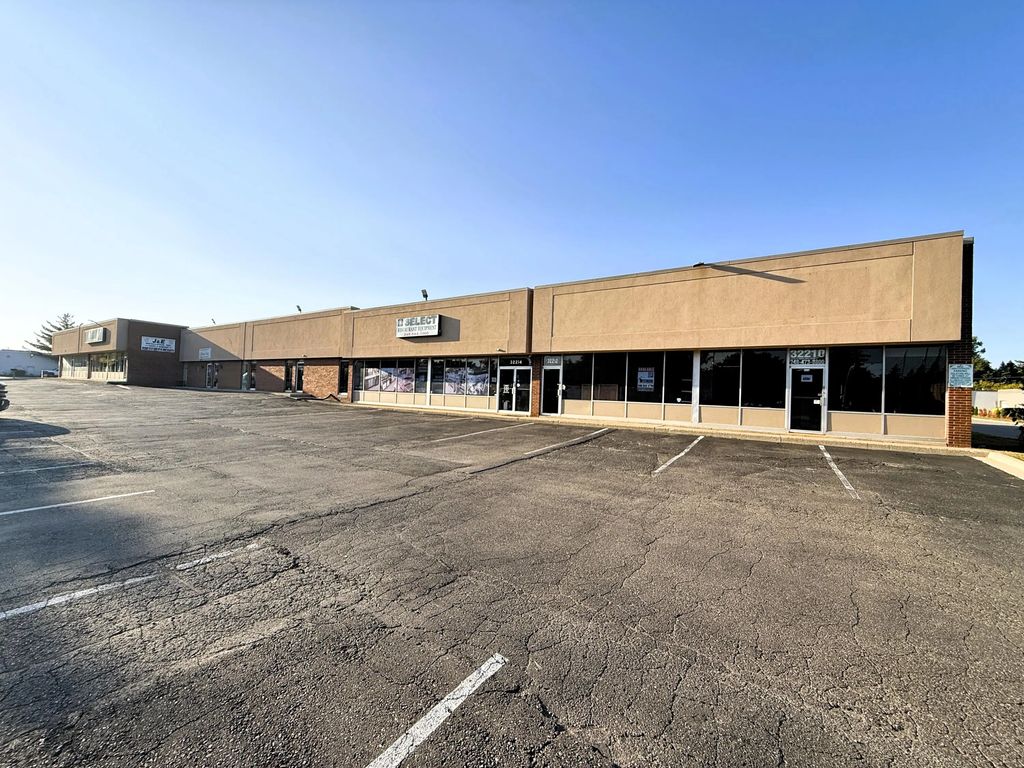 32210 W 8 Mile Road, FarmingtonHillsCity_Oakland