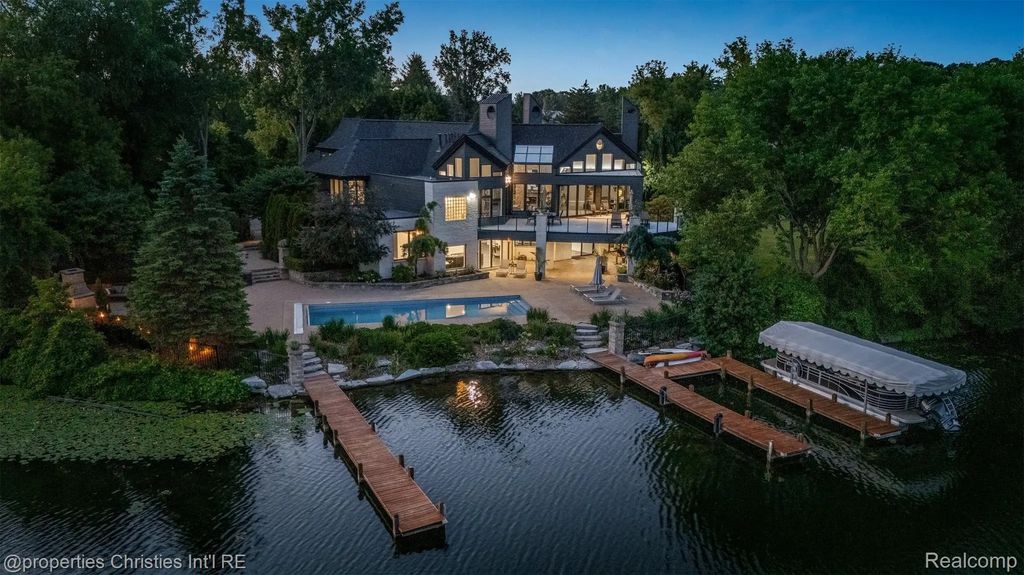 4912 Oakwood Court, CommerceCharterTownship_Oakland