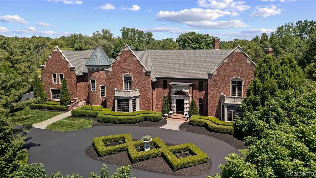 2370 Pond Vallee Drive, OaklandCharterTownship_Oakland