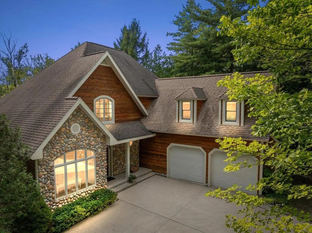 407 N Twin Pines Drive, LelandTownship_Leelanau