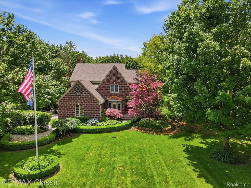 8033 Pine Ridge Court, SalemTownship_Washtenaw