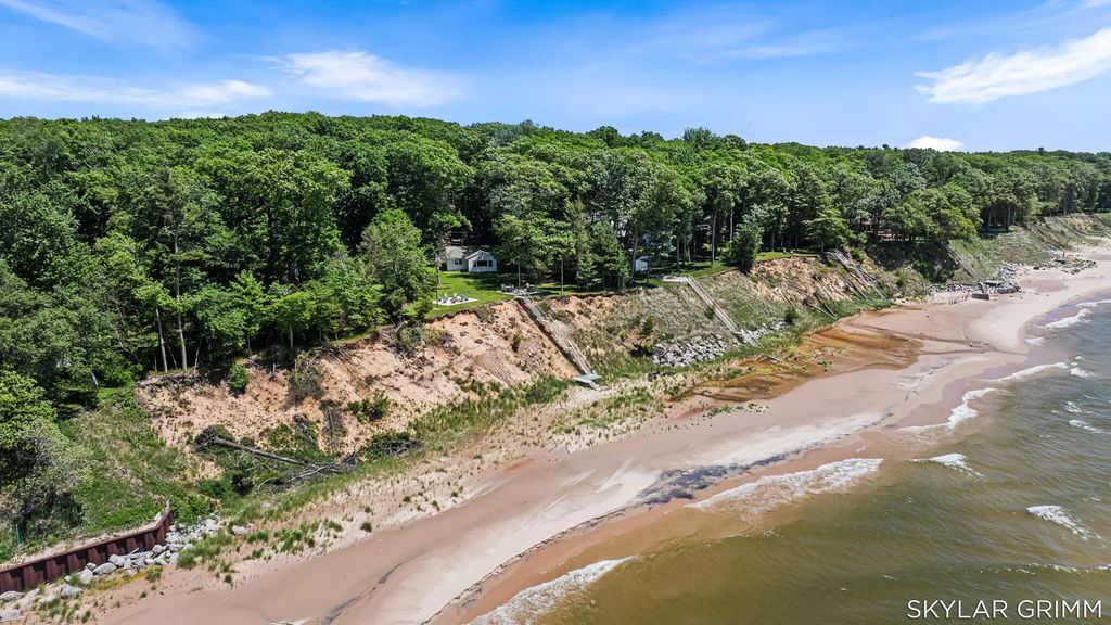 2121 N Scenic Drive, LaketonTownship_Muskegon
