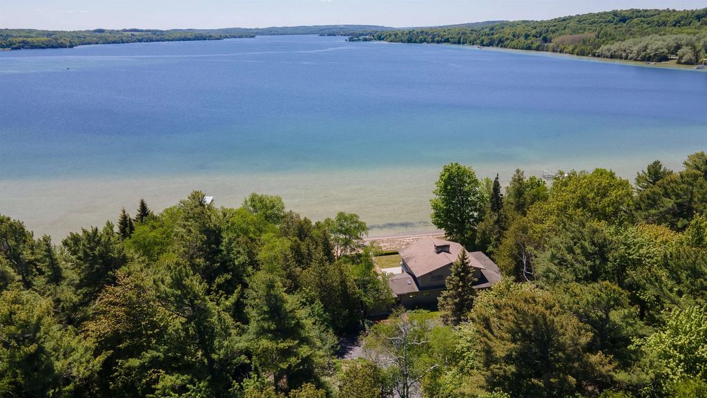 5254 N Manitou Trail, LelandTownship_Leelanau