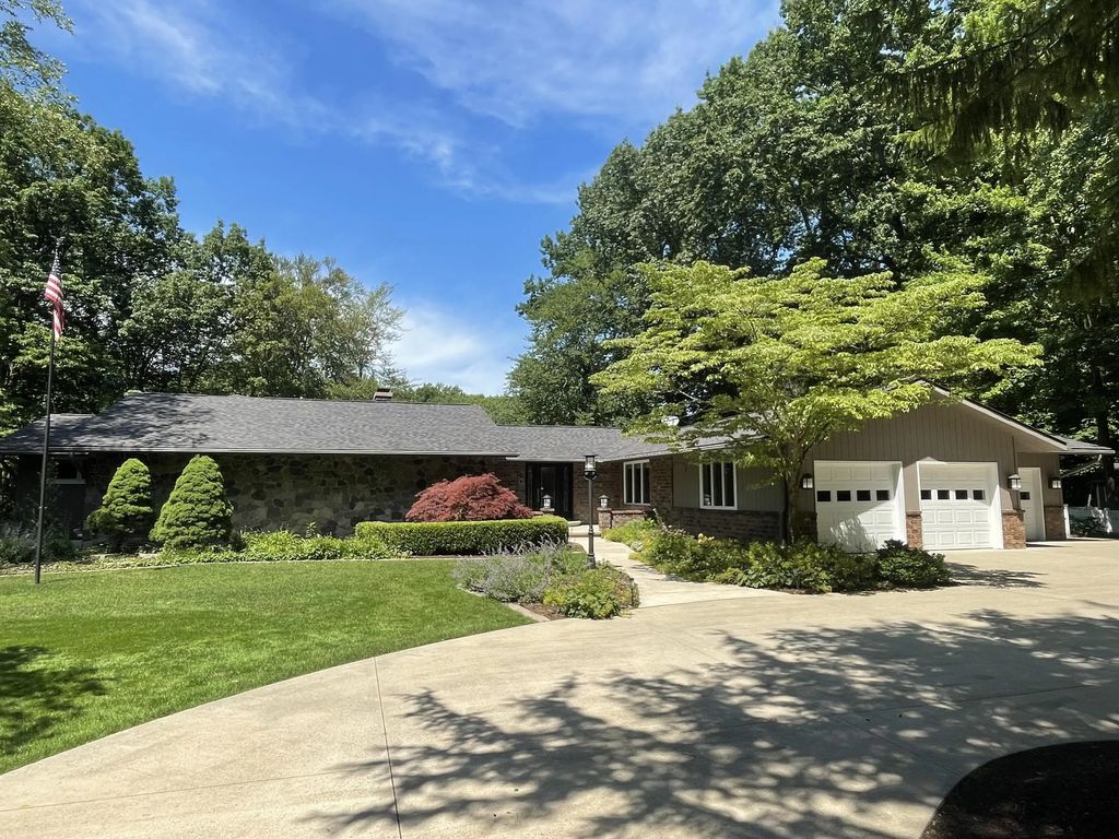 6697 Warren Woods Road, ChikamingTownship_Berrien