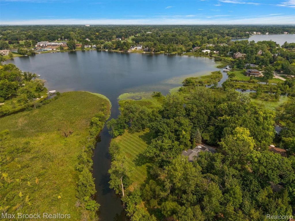 1574 Indianwood Court, BloomfieldCharterTownship_Oakland