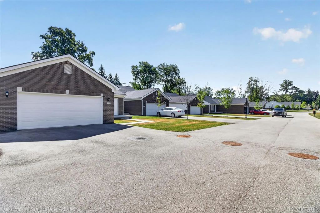 26640 Orchard Lake Road, FarmingtonHillsCity_Oakland