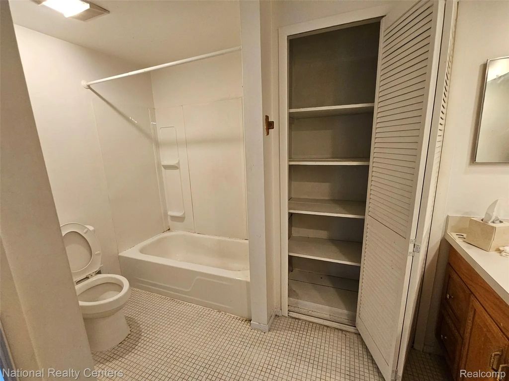 29576 City Center Drive 4, WarrenCity_Macomb