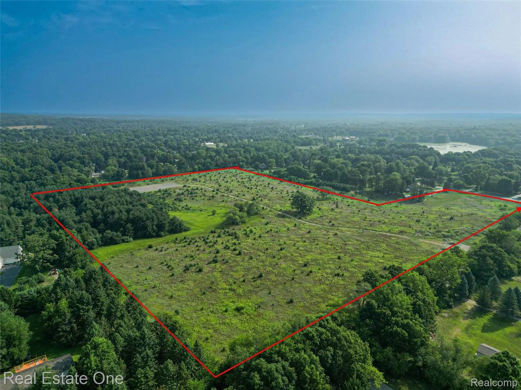 1915 N Hickory Ridge Road, HighlandCharterTownship_Oakland