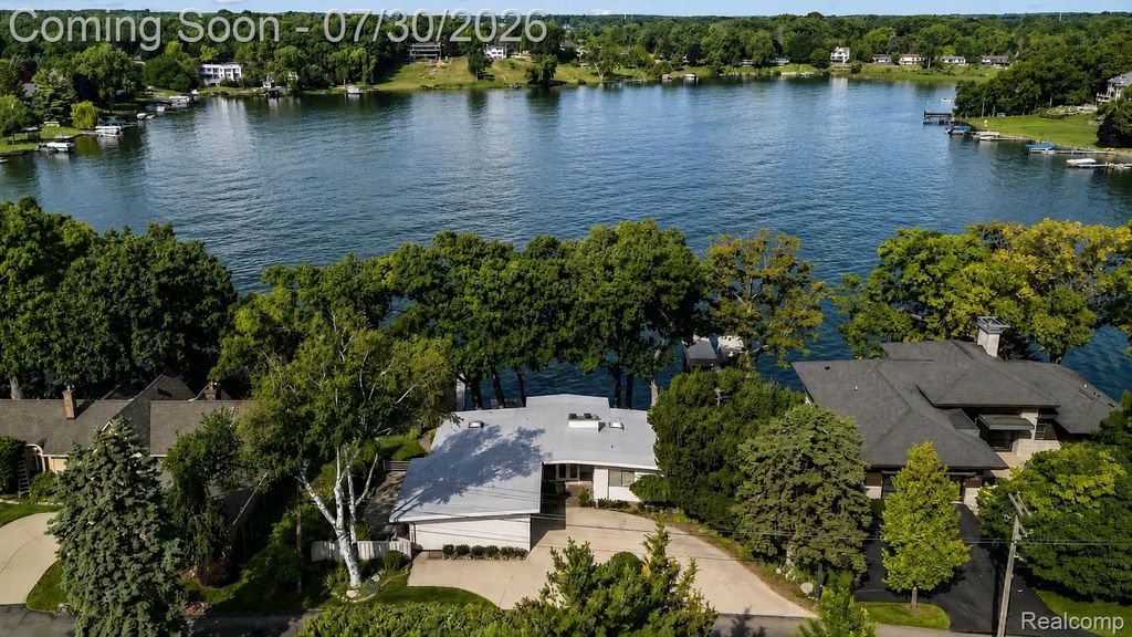 1879 Long Pointe Drive, BloomfieldHillsCity_Oakland