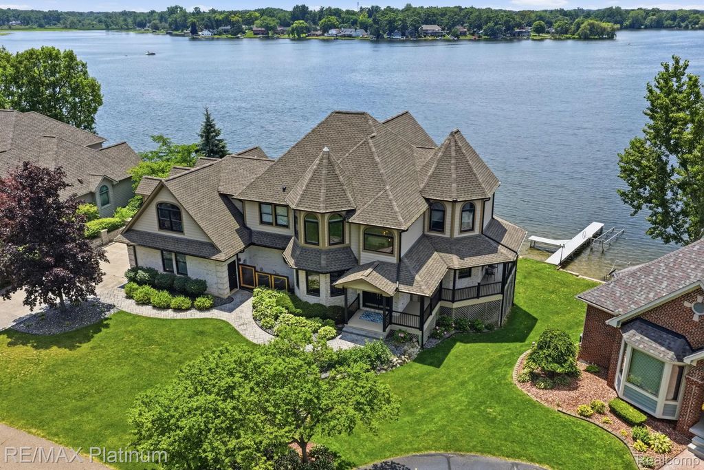997 Thompson Shore Drive, HowellCity_Livingston