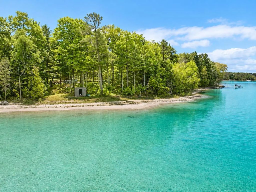 737 S Stony Point Road, SuttonsBayTownship_Leelanau