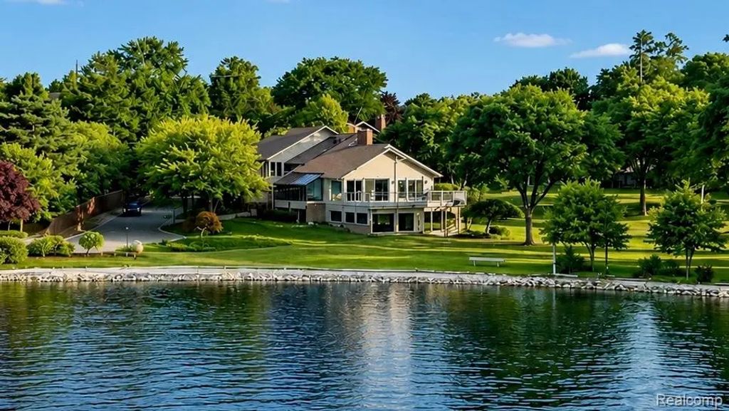 3850 Pine Harbor Drive, WestBloomfieldCharterTownship_Oakland
