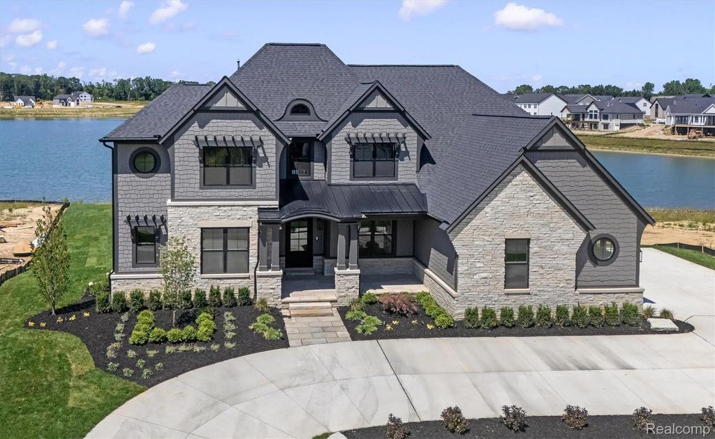 2519 Crystal Lake Drive, CommerceCharterTownship_Oakland