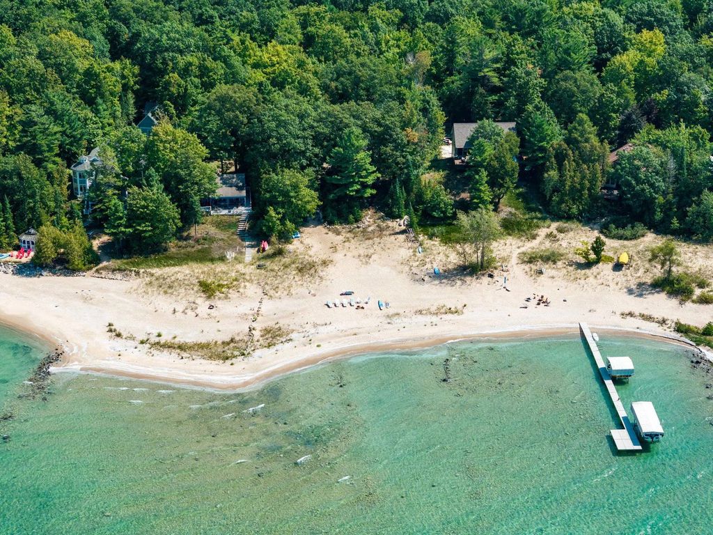2565 Shore Wood Drive, PeninsulaTownship_GrandTraverse