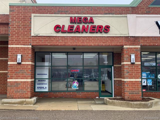 2057 South Boulevard W, Troy