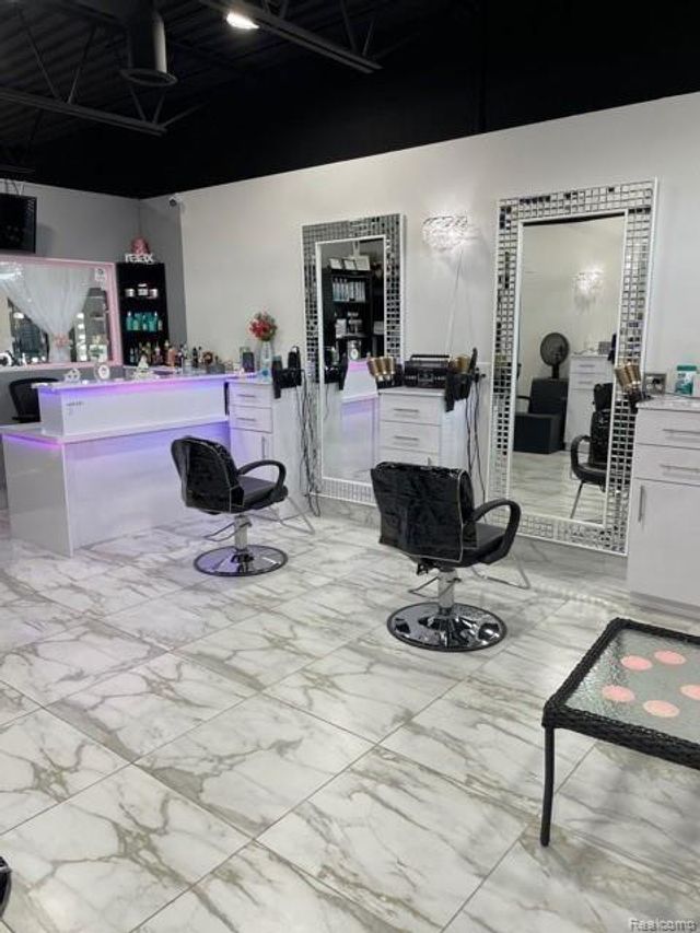 5734 Telegraph Road, Dearborn Heights