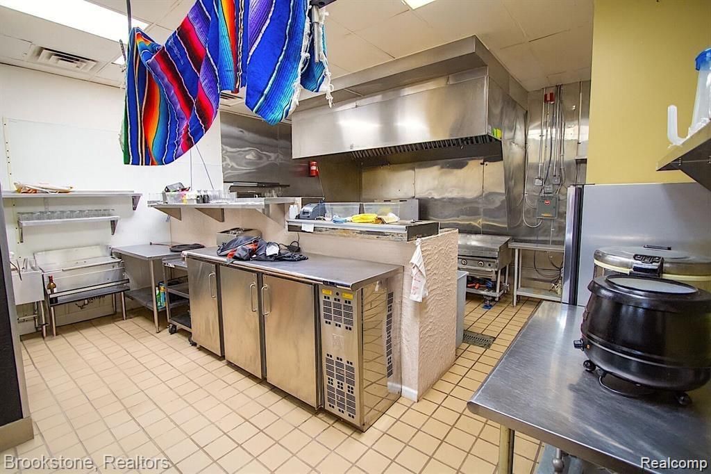 1188 South Lapeer Rd, Lake Orion village