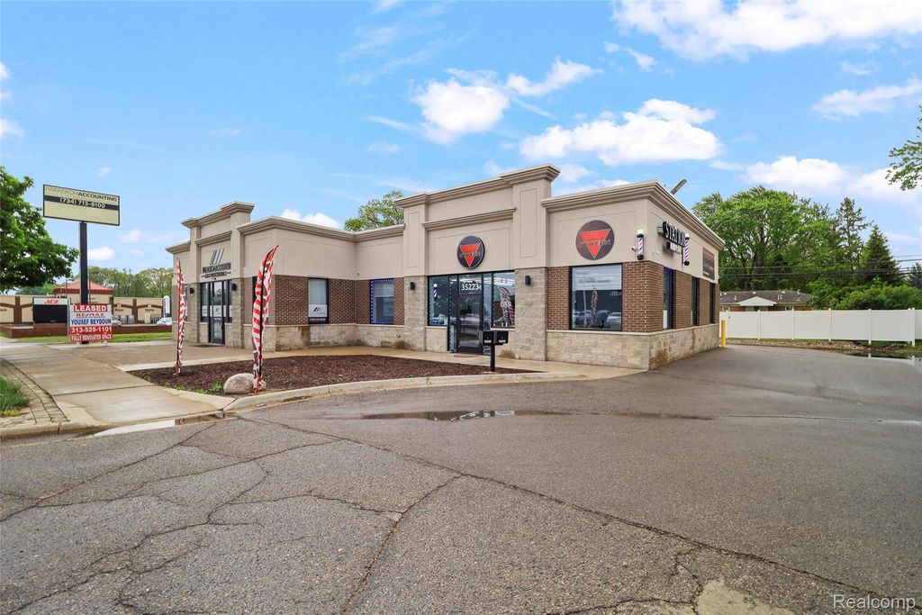 35223 Ford Rd, Detroit city