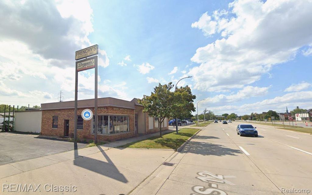 34131 Michigan Avenue E, Wayne city
