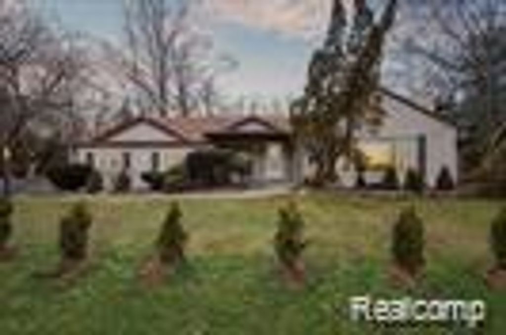 4510 W Maple Road, Bloomfield Hills city