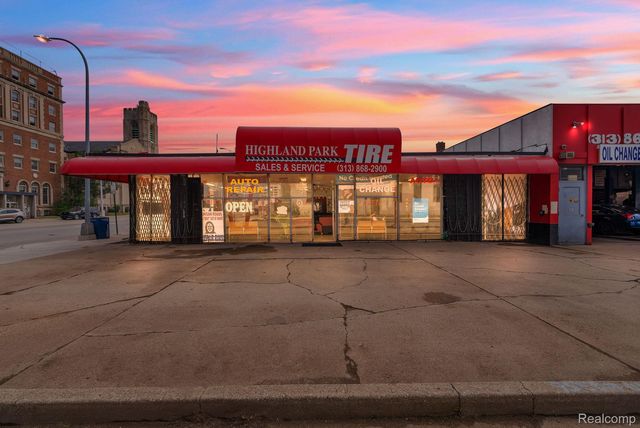 13145 Woodward Avenue, Highland Park