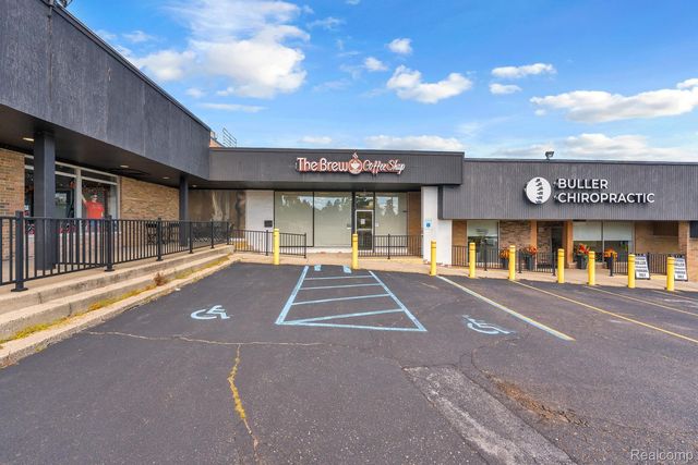 296 W Tienken Rd, Rochester Hills