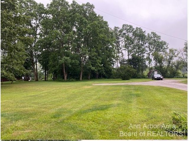 5546 E M36, Pinckney