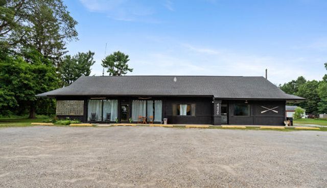 4426 E Berry Road, Pleasant Lake