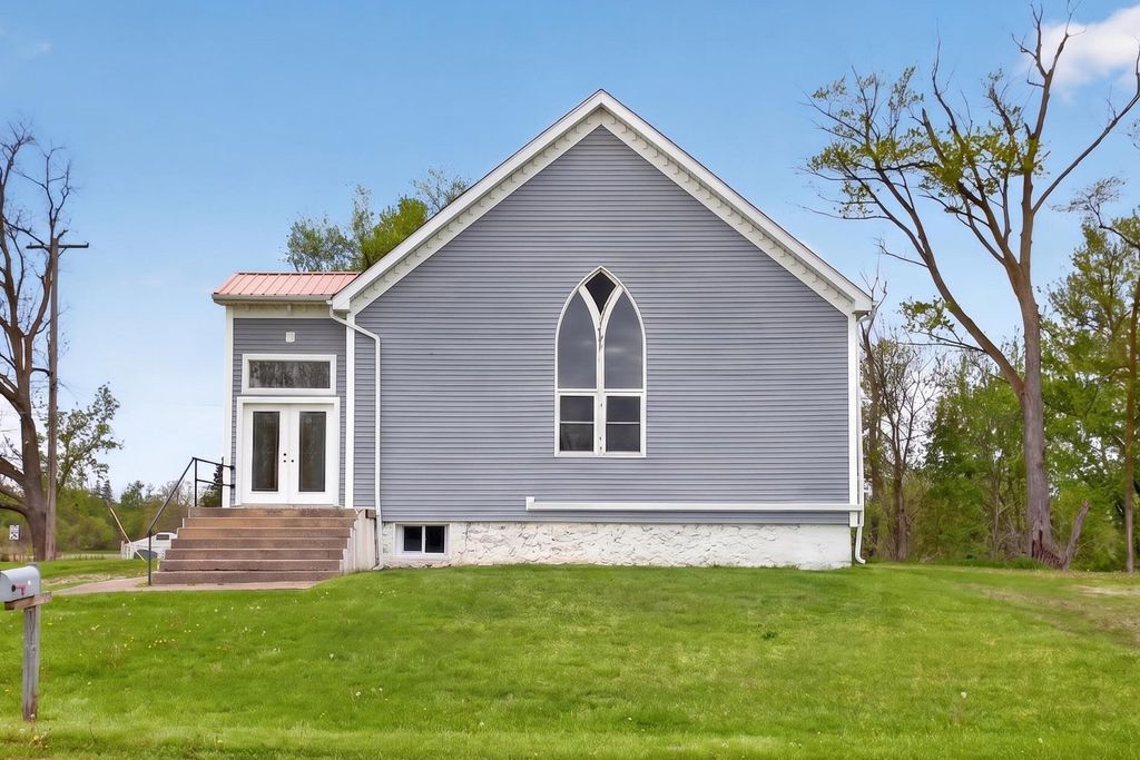 6431 Devils Lake Highway, Woodstock township