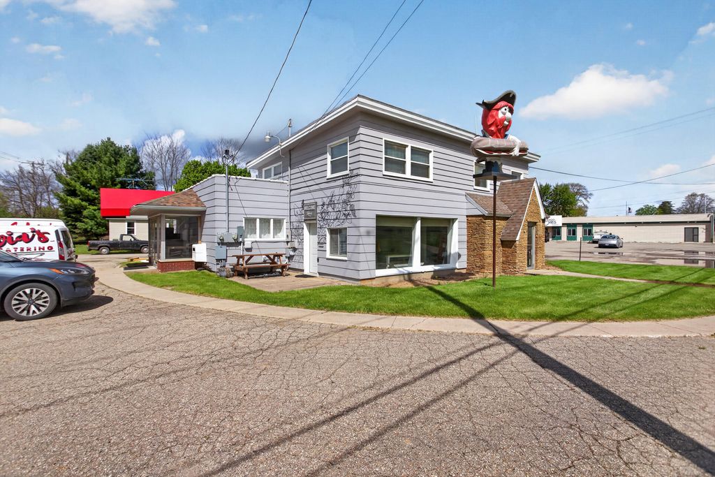 124 Brooklyn Road, Napoleon township