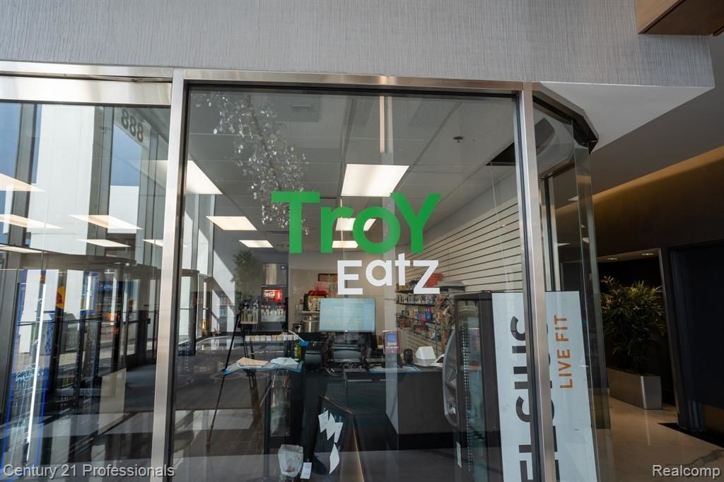 888 W Big Beaver - Troy Eatz Rd, Troy city