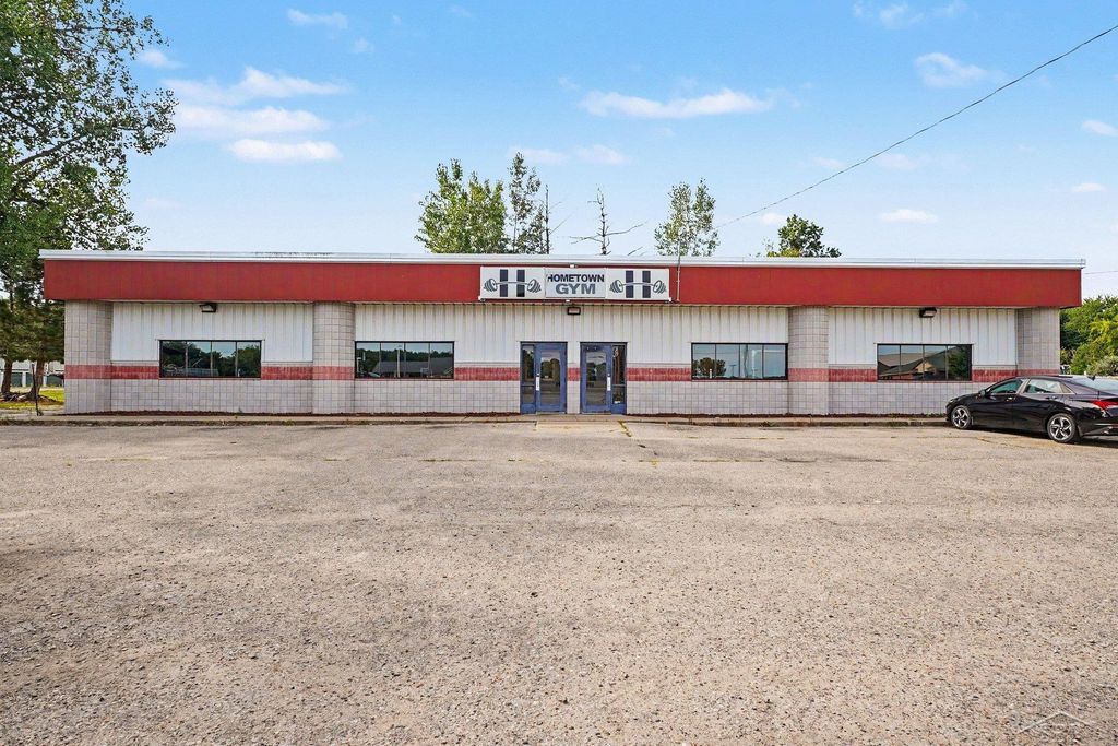 16625 Gratiot, Richland township