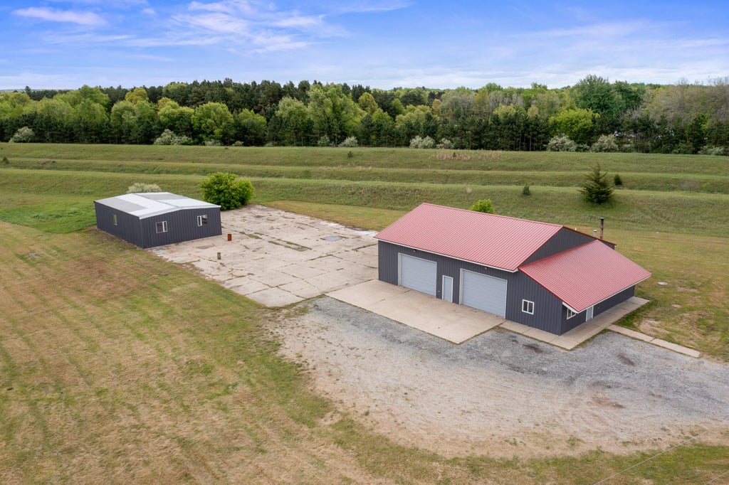 12292 S Oak Avenue, Grant township