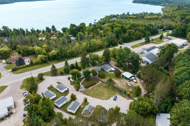 4871 Us Highway 31 N, Central Lake