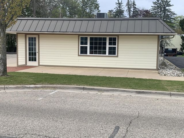 215 E Edgerton Street, Howard City