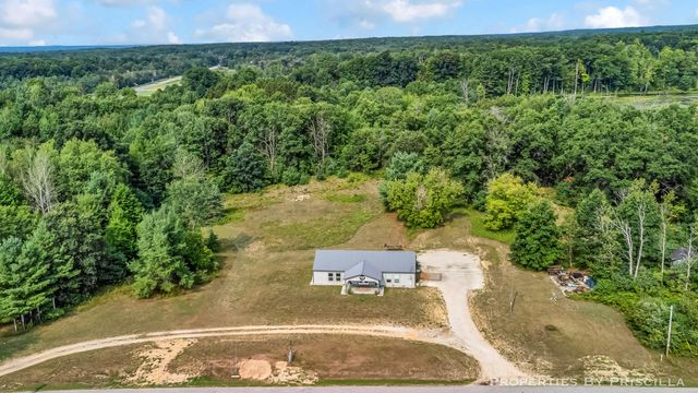 901 N Evergreen Drive, White Cloud