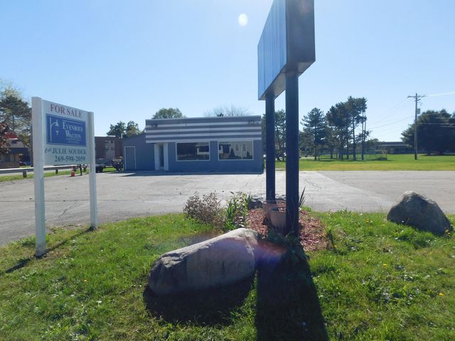 301 W Michigan Avenue, Paw Paw